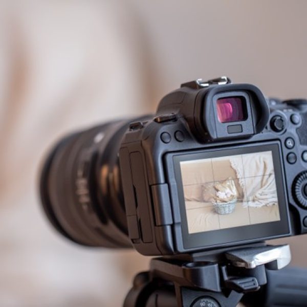 close-up-professional-digital-camera-tripod-blurred-background-concept-technology-working-with-photos-videos_169016-10354